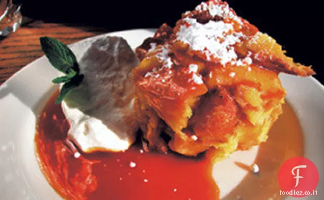 Budino di pane con salsa al caramello all'arancia Ricetta