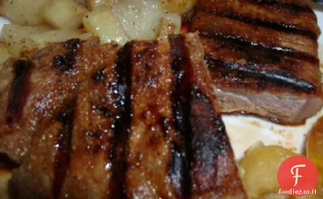 Bistecca di ferro piatto con sfregamento a secco