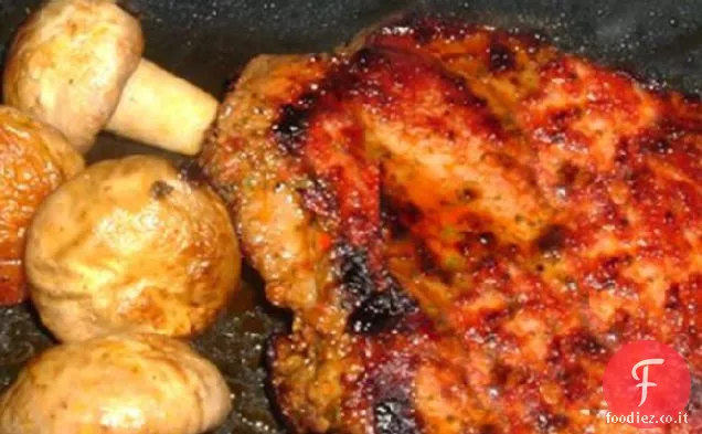 Costolette di maiale alla griglia di acero Chipotle su grane di Gouda affumicate