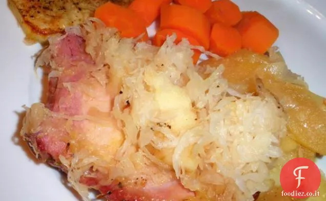 Filetto di maiale con guarnizione di prezzemolo all'arancia