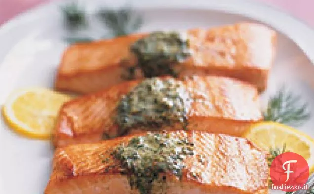 Salmone scottato con burro di senape e cappero