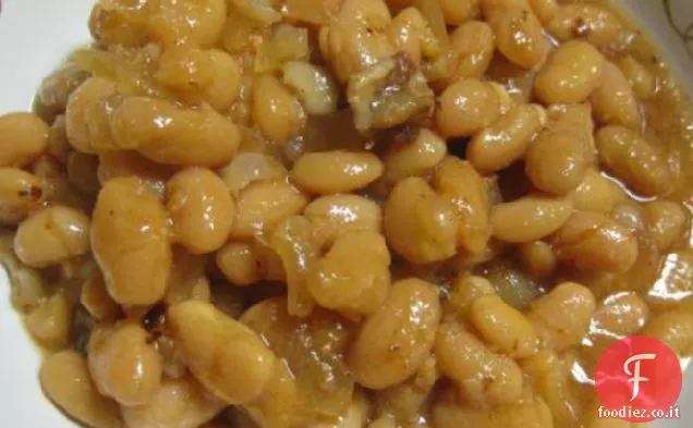 Fornello lento Fagioli al forno con sciroppo d'acero