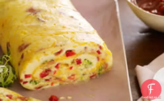 Rotolo di frittata di pancetta con salsa