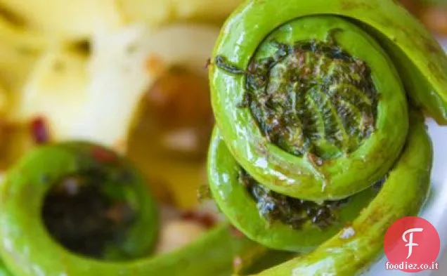 Piccante Dolce Fiddlehead Pasta di ceci