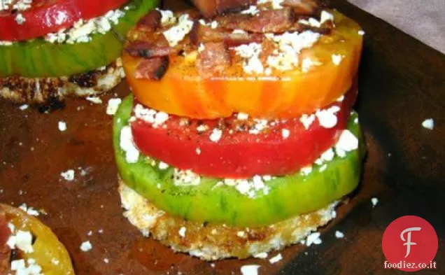 Torri di pomodoro con formaggio blu e pancetta