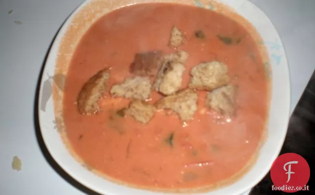 Bisque di pomodoro con crostini all'aglio