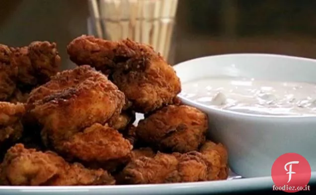Piccante morsi di pollo fritto con Derby Dip