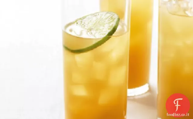 Cocktail al rum all'ananas