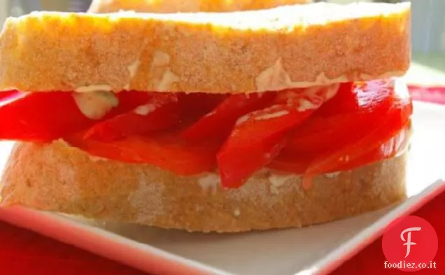 Principalmente un panino al pomodoro con maionese al basilico