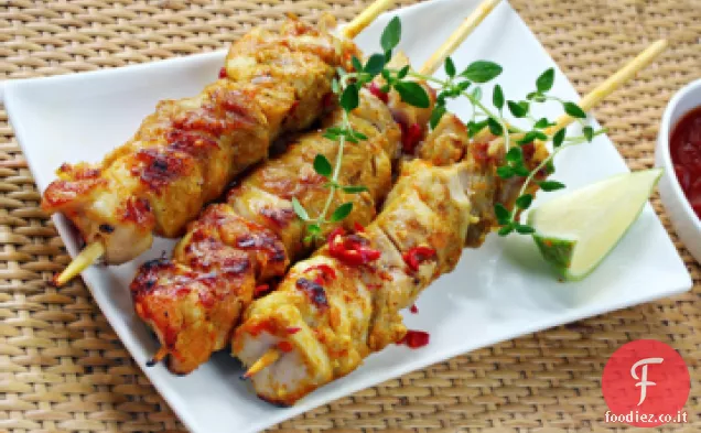 Spiedini di pollo alla griglia all'aglio piccante