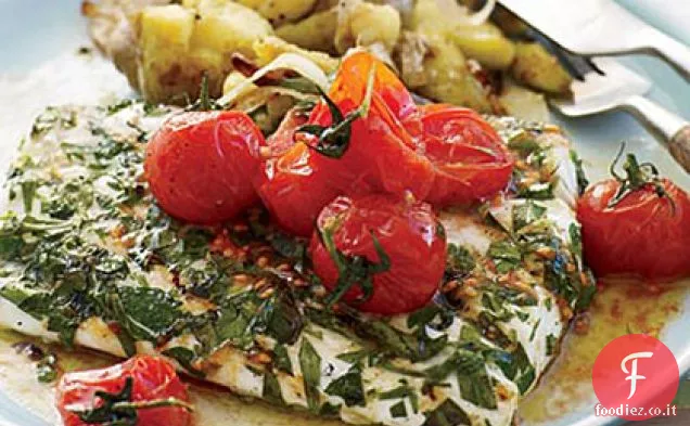 Halibut alla griglia con fracassato Fingerlings e burro di pomodoro