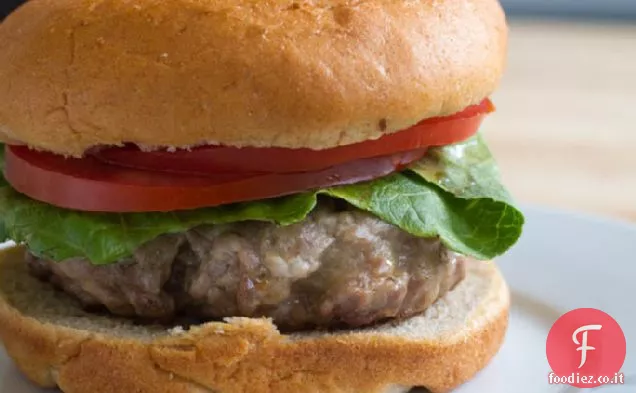 L'ultimo hamburger di manzo e maiale ripieno di formaggio