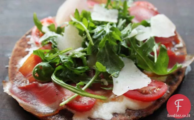 Pizza di 5 minuti con Prosciutto, rucola e mozzarella