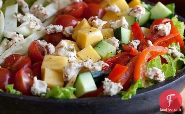 Insalata greca con barbabietole in salamoia 