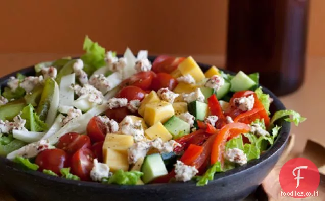 Insalata greca con barbabietole in salamoia