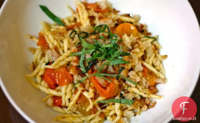 Sole estivo Pasta al pomodoro oro con pangrattato