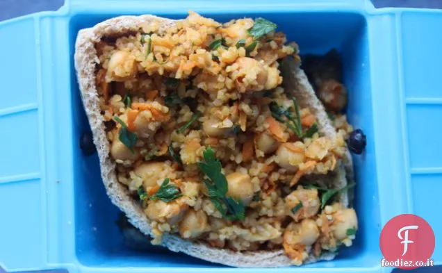 Tasche di Pita Bulgur Make-Ahead con ceci speziati, carote e tahini
