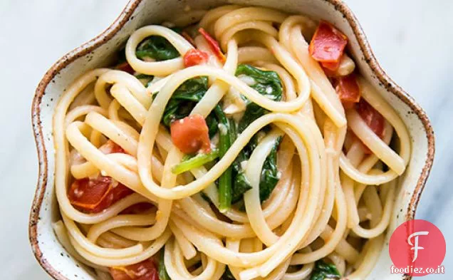 Pasta con Pomodoro, Spinaci, Basilico e Brie