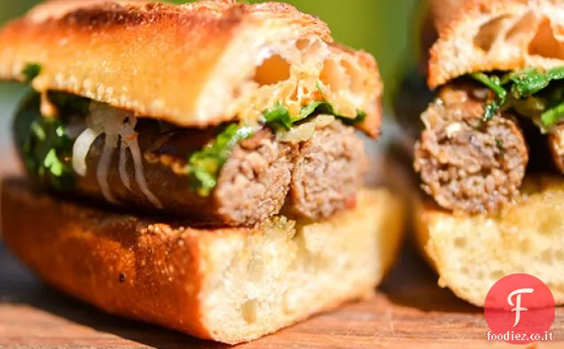 Panini Merguez alla griglia con cipolle caramellate, Manchego e maionese Harissa