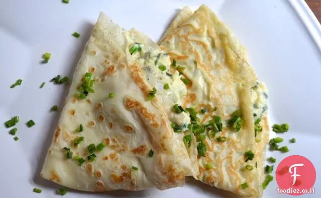 Crêpes alle Erbe e Formaggio di Capra Uova Strapazzate