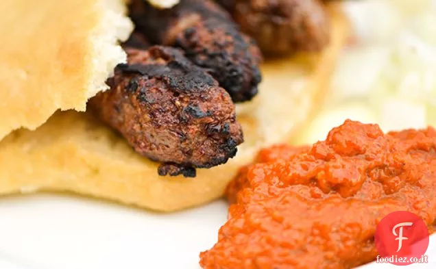 Cevapi (salsicce di carne e cipolla dell'Europa sudorientale)