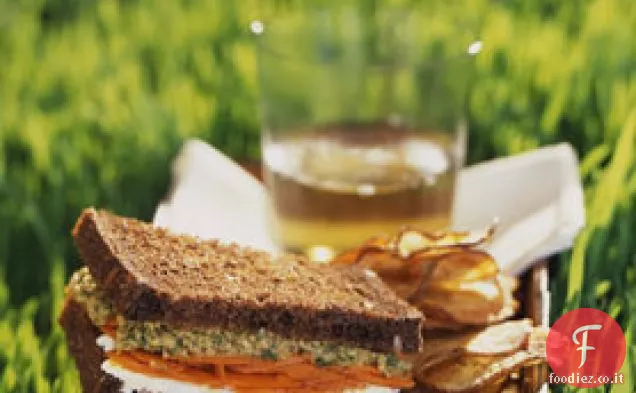 Panini marocchini con carote e formaggio di capra con tapenade verde oliva