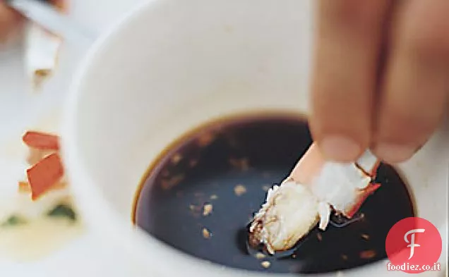 Granchi blu al vapore con salsa di immersione allo zenzero nero