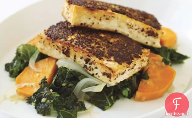 Tofu in crosta di senape con cavolo e patata dolce