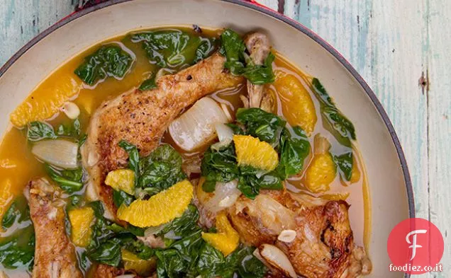 Pollo all'aceto di canna con cipolline, arancia e spinaci