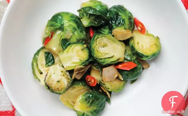 Cavoletti di Bruxelles saltati in padella con aglio e Cile