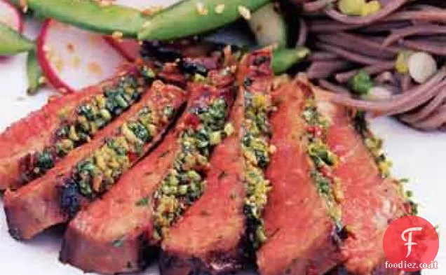 Bistecche alla griglia in stile coreano con salsa di coriandolo piccante