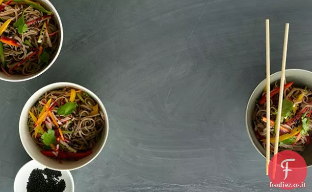Tagliatelle al sesamo freddo con verdure estive