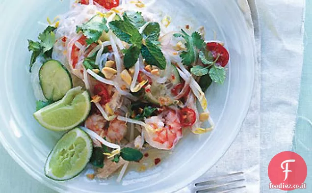 Insalata di spaghetti di pollo e gamberetti thailandesi