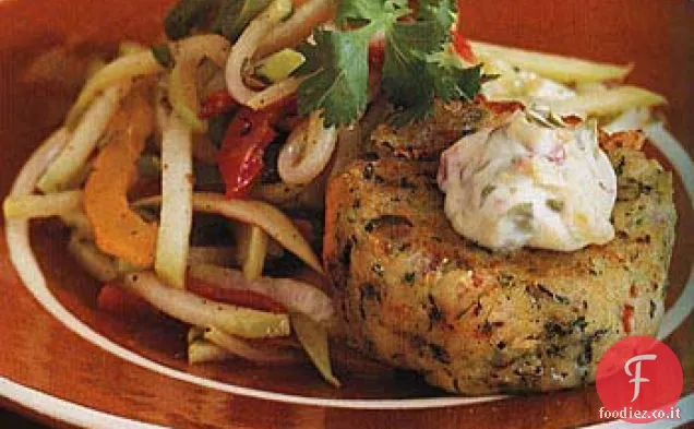 Torte di gamberetti e patate dolci con Chayote Slaw e salsa Chipotle