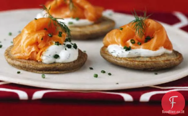 Frittelle di grano saraceno con salmone affumicato