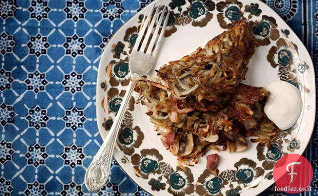 Frittelle di patate di Cecylia Roznowska ripiene di pancetta, funghi e cipolla