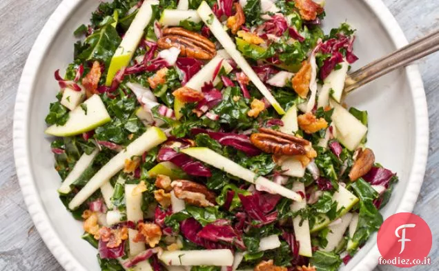 Insalata di cavolo nero, mela e pancetta