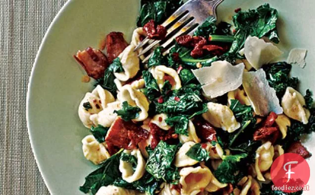 Orecchiette con Cavolo Nero, Pancetta e Pomodori secchi