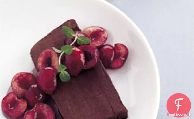 Marchesa al cioccolato agrodolce con salsa di ciliegie