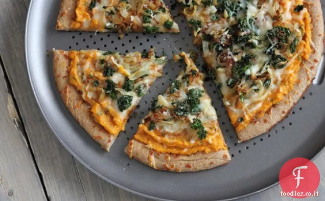 Pizza di patate dolci con cavolo nero e Cipolle caramellate