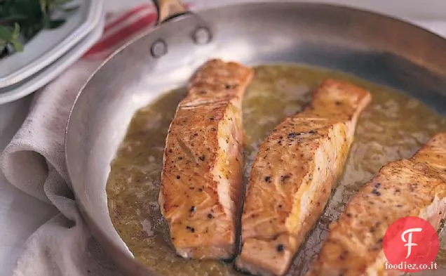 Salmone con Vinaigrette calda al frutto della passione