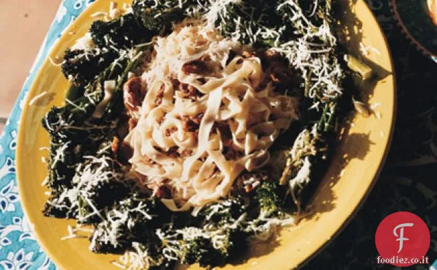 Fettuccine con Salsiccia, Salvia e Aglio Croccante