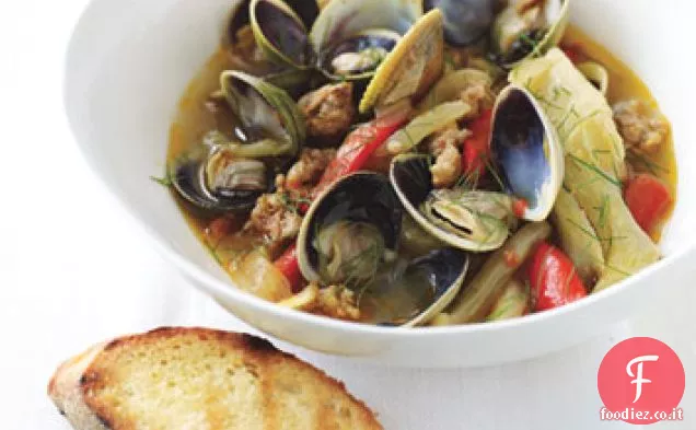 Vongole al vapore con Salsiccia italiana piccante e finocchio