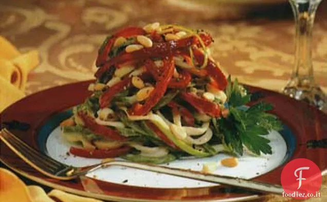 Linguine con Peperoni Rossi, Cipolle Verdi e Pinoli