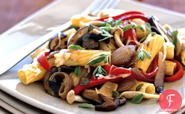 Rigatoni con Peperoni Rossi, Funghi Porcini e Fontina