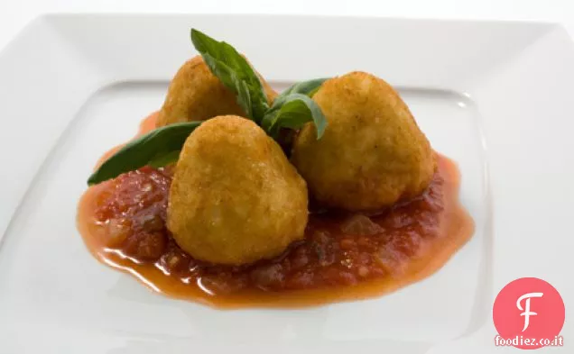 Crocchette di Risotto al formaggio con salsa di pomodoro