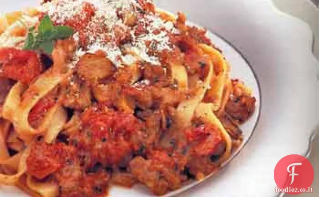 Fettuccine con Salsa cremosa di Pomodoro e Salsiccia