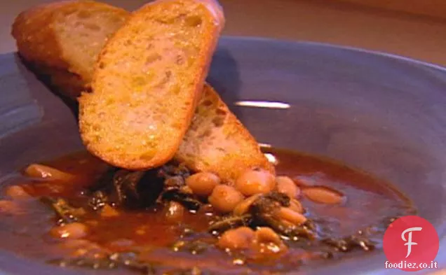 Zuppa di Fagioli Cannellini con Cavolo Nero e Aglio-Crostini all'Olio d'Oliva
