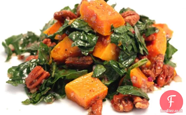 Insalata di cavolo con zucca arrosto e noci pecan speziate