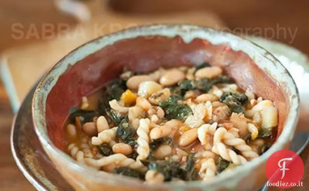 Zuppa di cavolo, fagioli bianchi e pasta